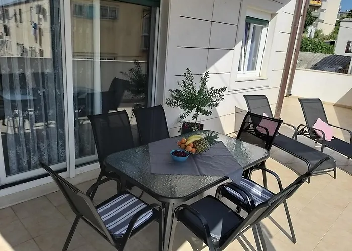 3 Bedroom Apartment With Terrace And Free Parking